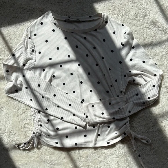 Suzy Shier Polka Dot Ruched Long Sleeve – Size L | Femme Fit | Flirty Pattern | - Picture 3 of 7